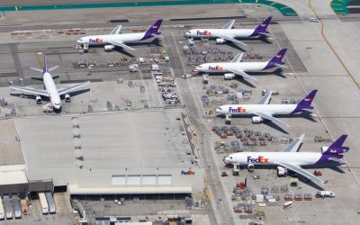FedEx sees a return to growth